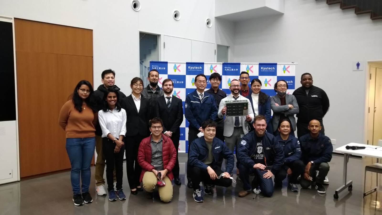 KITSUNEメンバー集合写真