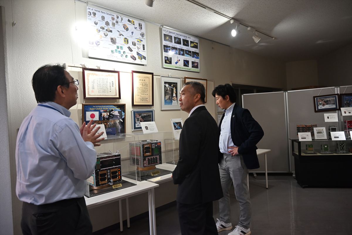 ラボ見学の様子