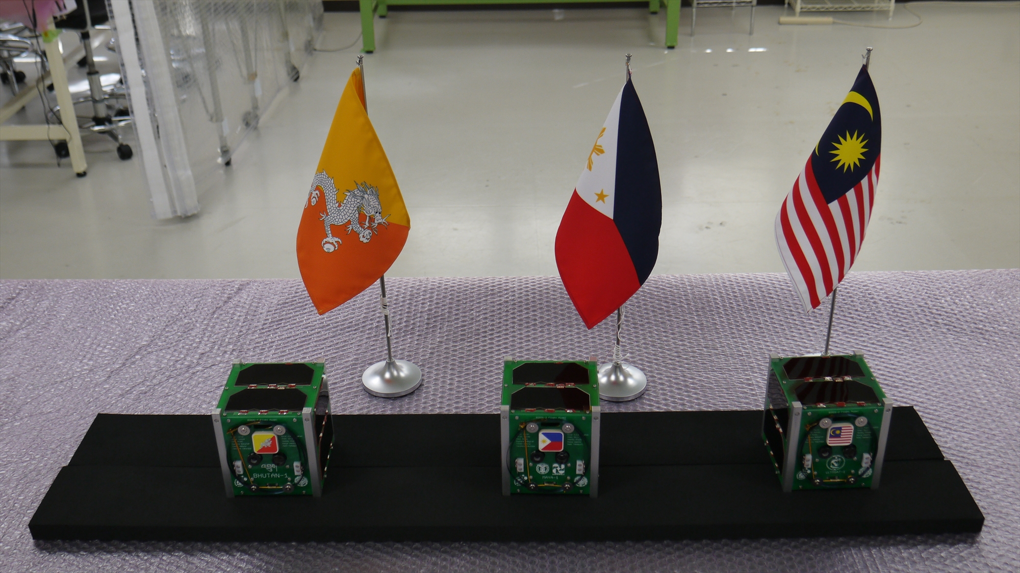 BIRDS2衛星・フライトモデル