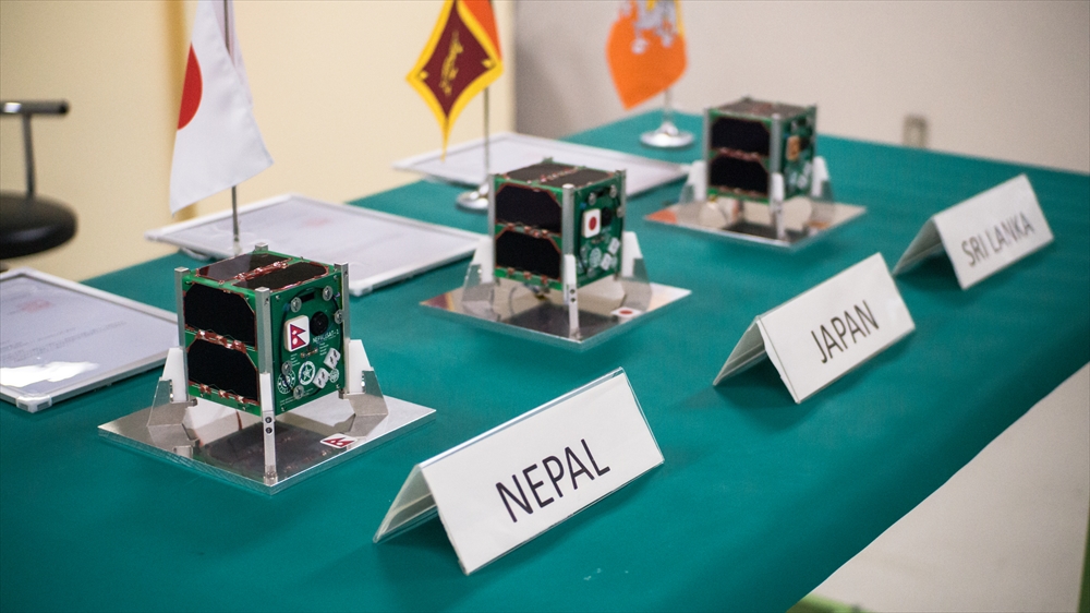 衛星フライトモデル