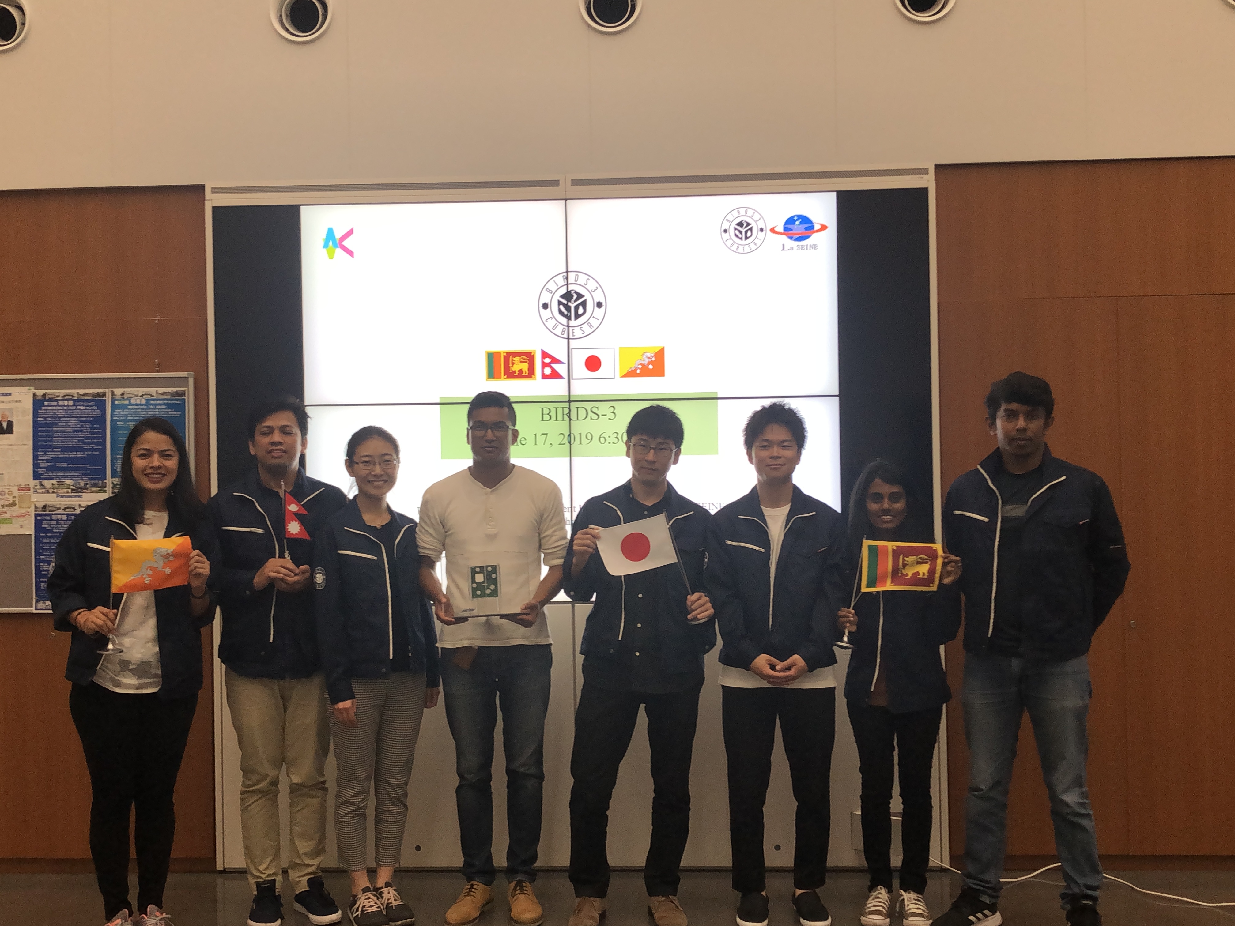 BIRDS-3メンバー集合写真