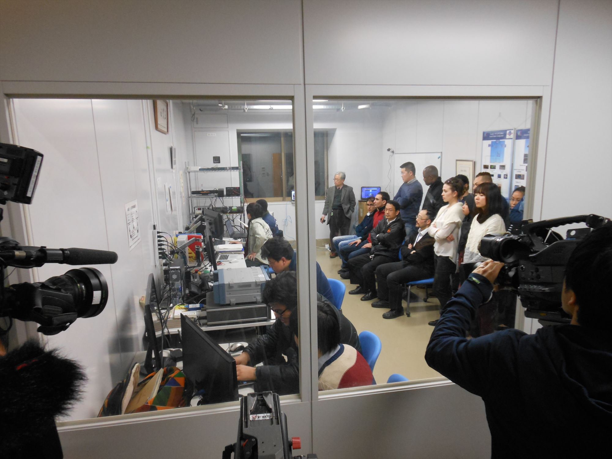 衛星電波受信風景